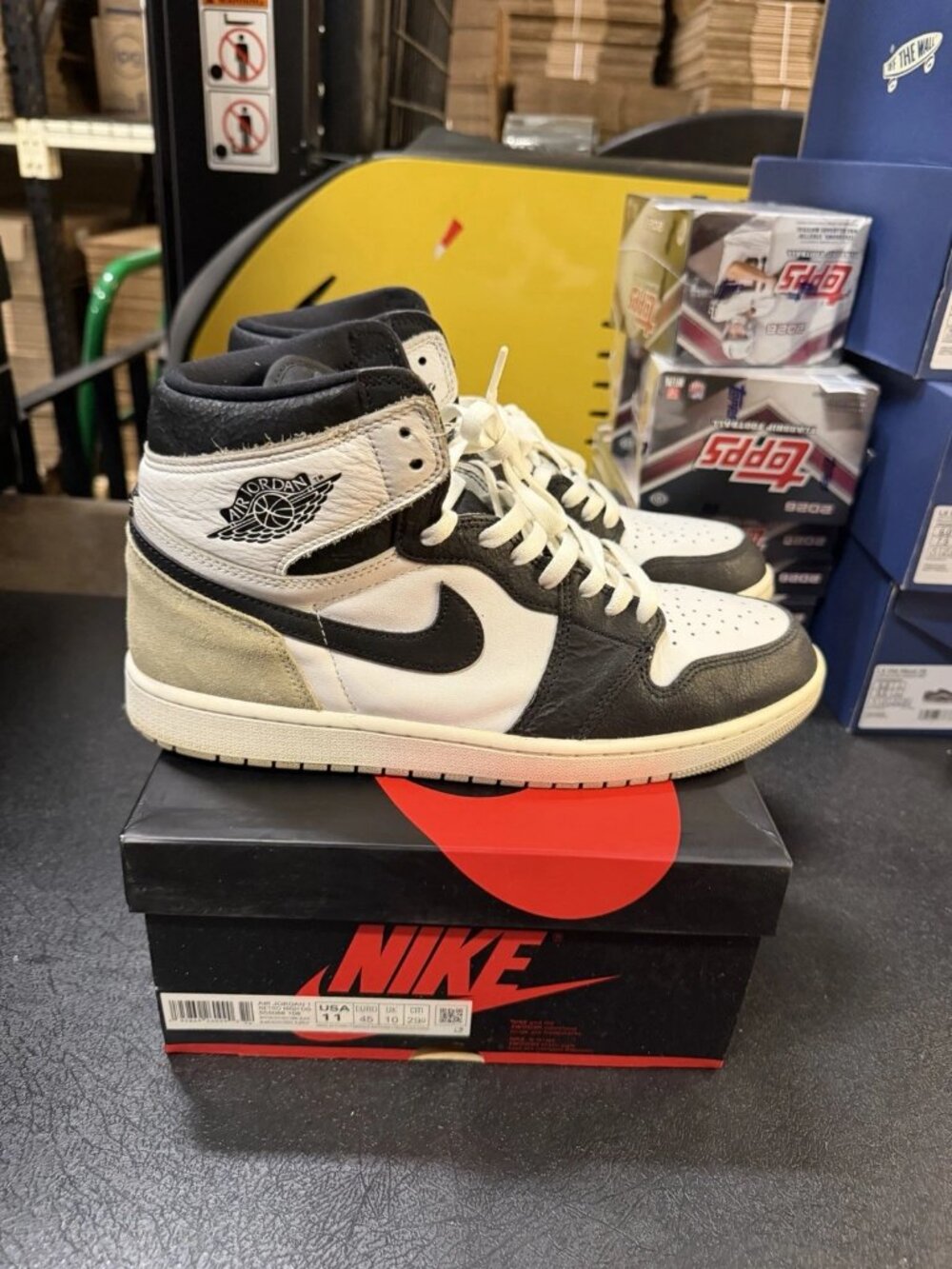 WORN Men’s Air Jordan 1 Retro High Bleached Coral 555088-108 Size 11 WITH BOX